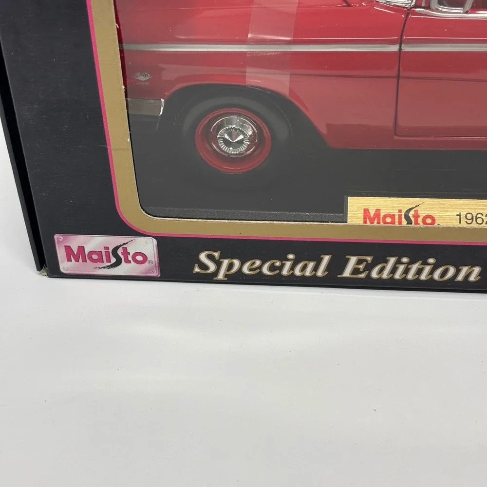 1962 Chevrolet Bel Air Red 1:18 Maisto Special Edition Diecast Open Box